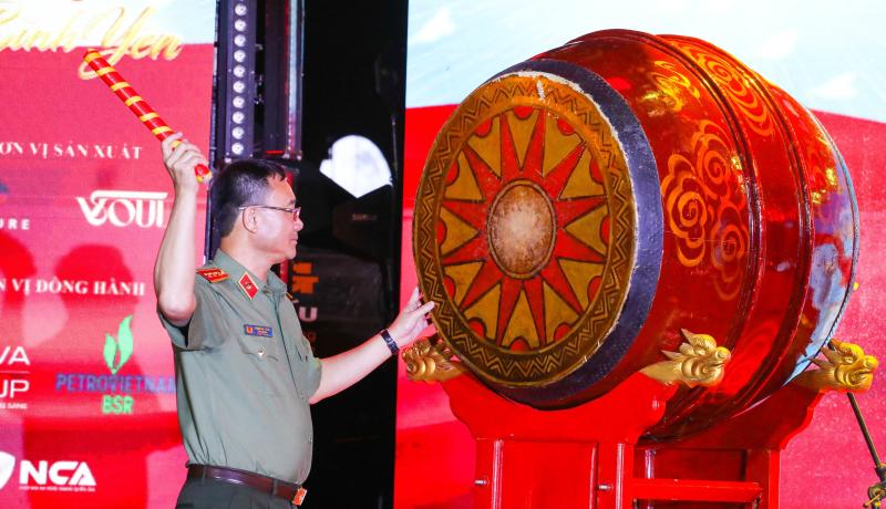 Không gian văn hóa 3 miền hội tụ tại chuỗi chương trình 'Tổ quốc bình yên' - Ảnh 2.
