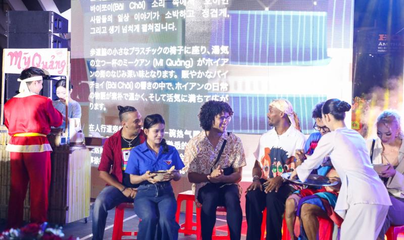 Không gian văn hóa 3 miền hội tụ tại chuỗi chương trình 'Tổ quốc bình yên' - Ảnh 4.