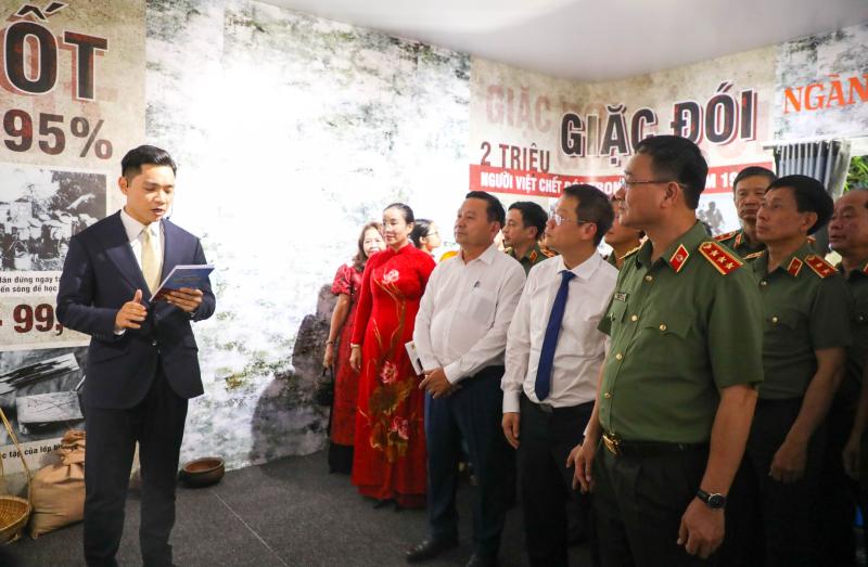 Không gian văn hóa 3 miền hội tụ tại chuỗi chương trình 'Tổ quốc bình yên' - Ảnh 10.
