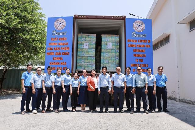 Sanna Khánh Hòa lần đầu xuất khẩu nước giải khát sang Mỹ- Ảnh 1.