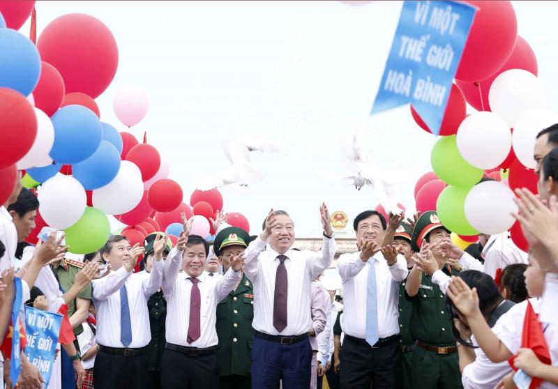 Tổng Bí thư, Chủ tịch nước Tô Lâm dự lễ thượng cờ 'Thống nhất non sông'- Ảnh 3.