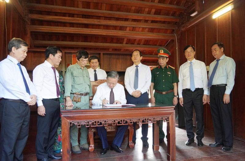 Tổng Bí thư, Chủ tịch nước Tô Lâm dự lễ thượng cờ 'Thống nhất non sông'- Ảnh 6.