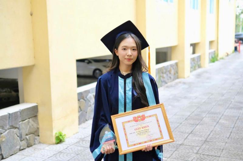 Nữ thủ khoa có đầu ra GPA 3,98 được tuyển dụng trước ngày nhận bằng - Ảnh 1.