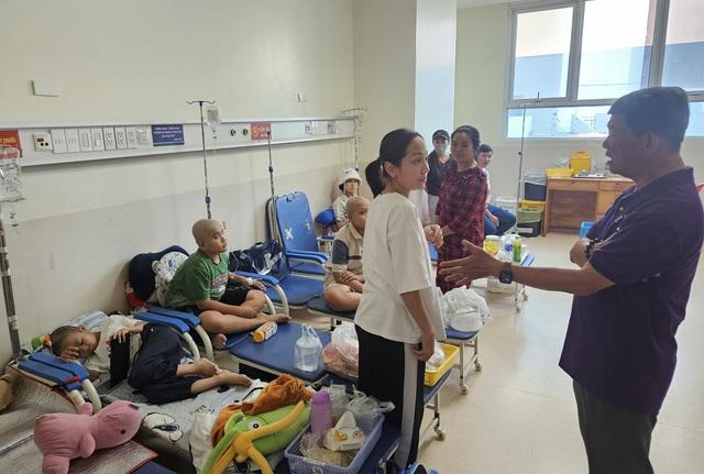 Hỗ trợ bệnh nhi có hoàn cảnh khó khăn tại Bệnh viện Ung bướu TP.HCM - Ảnh 5.