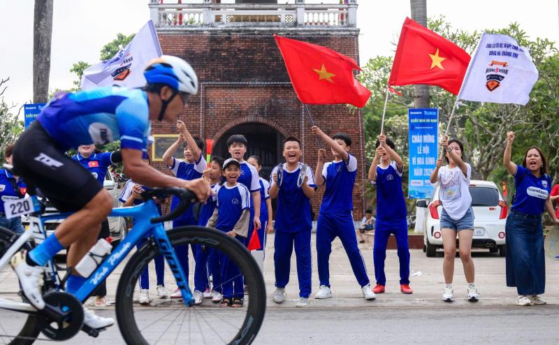 Toàn cảnh Thành cổ Quảng Trị rộn ràng nhịp bánh xe lan tỏa thông điệp hòa bình- Ảnh 6.