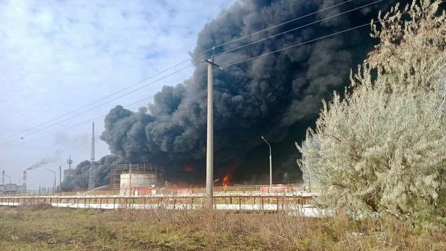 Chiến sự Ukraine ngày 1.515: Kyiv đánh trúng 4 cơ sở dầu mỏ quan trọng của Nga - Ảnh 1.