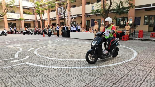 Học sinh THPT ở TP.HCM hào hứng với kỹ năng lái xe an toàn năm 2026- Ảnh 7.