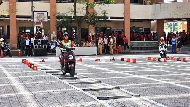 Học sinh THPT ở TP.HCM hào hứng với kỹ năng lái xe an toàn năm 2026- Ảnh 1.