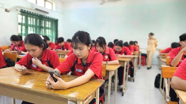 Học sinh THPT ở TP.HCM hào hứng với kỹ năng lái xe an toàn năm 2026- Ảnh 8.