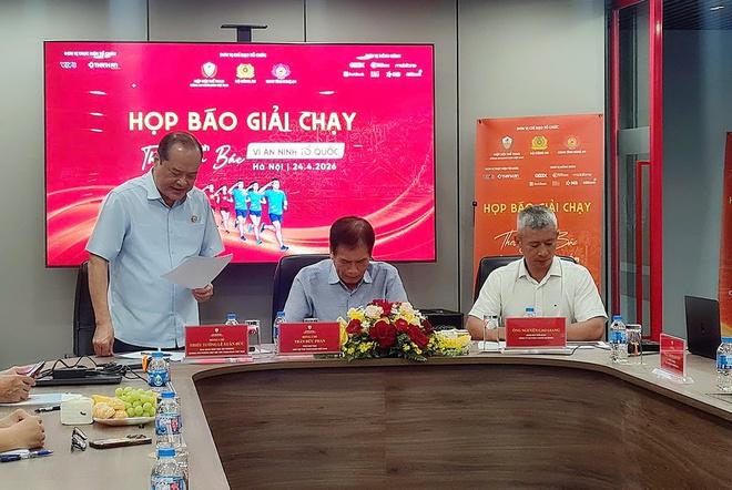 Gần 700 chiến sĩ công an cùng hàng nghìn VĐV tranh tài giải chạy ý nghĩa tại Nghệ An- Ảnh 2.