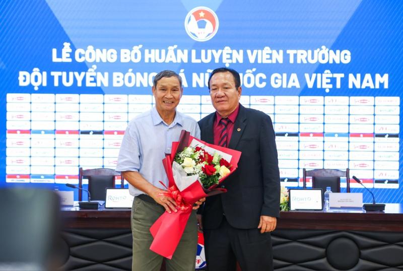 Tân HLV đội tuyển Việt Nam Hoàng Văn Phúc: 'Kế nhiệm huyền thoại Mai Đức Chung, áp lực là chuyện bình thường'- Ảnh 1.