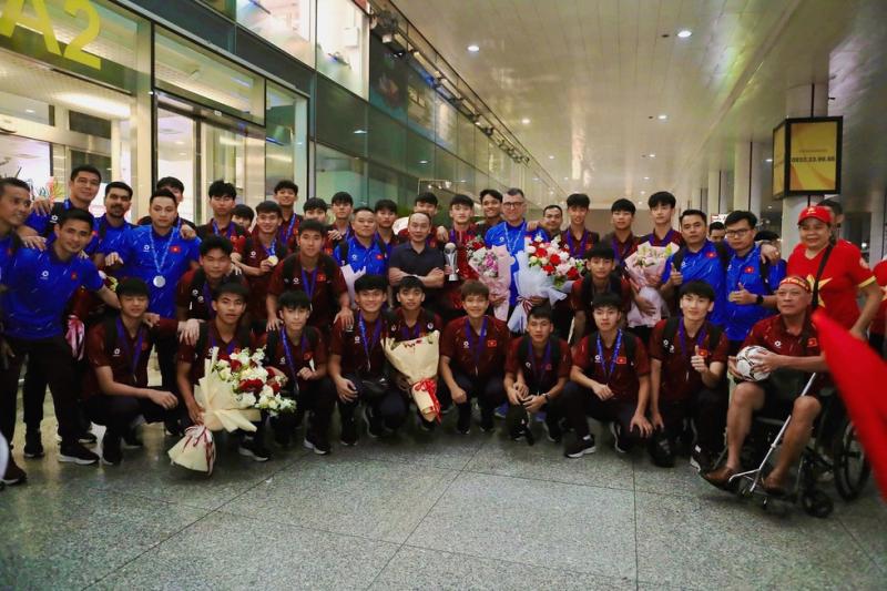 U.17 Việt Nam mang cúp vàng về nước: Không nghỉ ngơi, bắt tay ngay vào chinh phục giải châu Á- Ảnh 2.