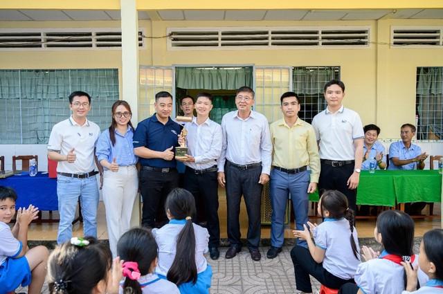 Maxilite - Rulô Vàng: Khi người thợ sơn trở thành đại sứ lan tỏa sắc màu - Ảnh 2.
