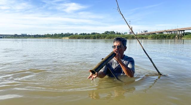 Nghề đặt ống tre bắt cá bống sông Trà Khúc - hương vị quê hương Quảng Ngãi - Ảnh 2.