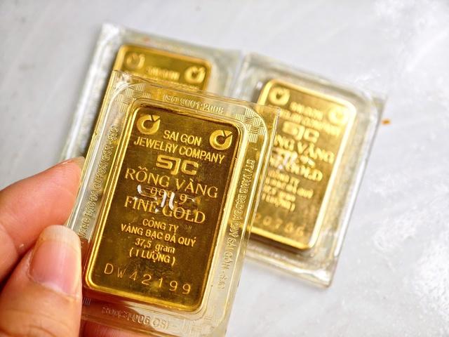 Nhà đầu tư thế giới tăng cường mua vàng, bạc- Ảnh 1.