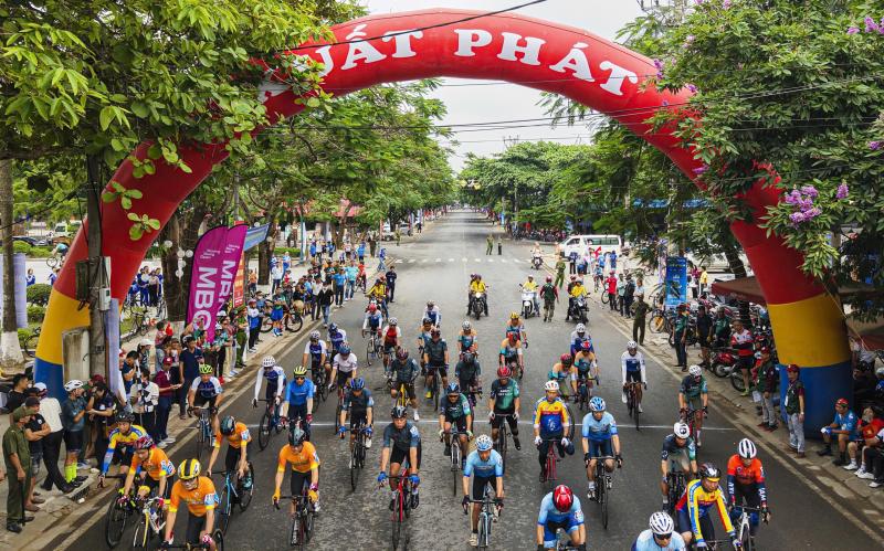 Toàn cảnh Thành cổ Quảng Trị rộn ràng nhịp bánh xe lan tỏa thông điệp hòa bình- Ảnh 4.