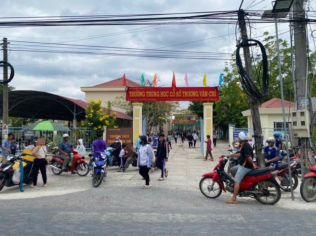 Xác minh vụ thầy giáo dạy toán véo tai , đánh 17 học sinh lớp 7 ở Vĩnh Long - Ảnh 1.
