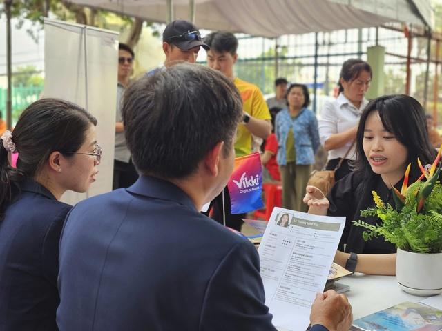 Ngày hội việc làm xã Củ Chi: Hơn 1.000 cơ hội cho người lao động - Ảnh 4.