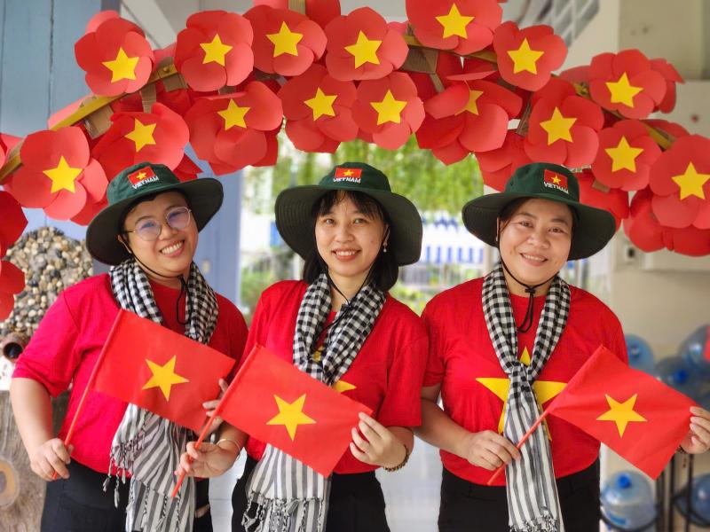 Rực rỡ cờ hoa mừng ngày 30.4, kỷ niệm 51 năm đất nước thống nhất- Ảnh 10.