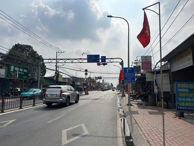 Lắp thêm biển cảnh báo trên Tỉnh lộ 8 sau phản ánh của Báo Thanh Niên - Ảnh 1.