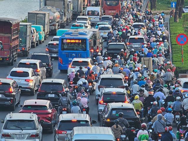 Bến xe miền Tây 'căng mình' hoạt động dịp lễ 30.4 - 1.5- Ảnh 10.
