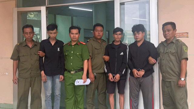 Tạm giữ nhóm thanh niên gây rối trước Khu công nghiệp Sóng Thần  - Ảnh 1.