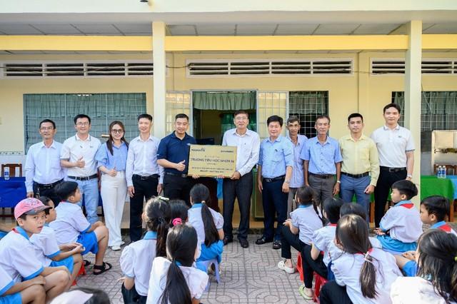 Maxilite - Rulô Vàng: Khi người thợ sơn trở thành đại sứ lan tỏa sắc màu - Ảnh 3.
