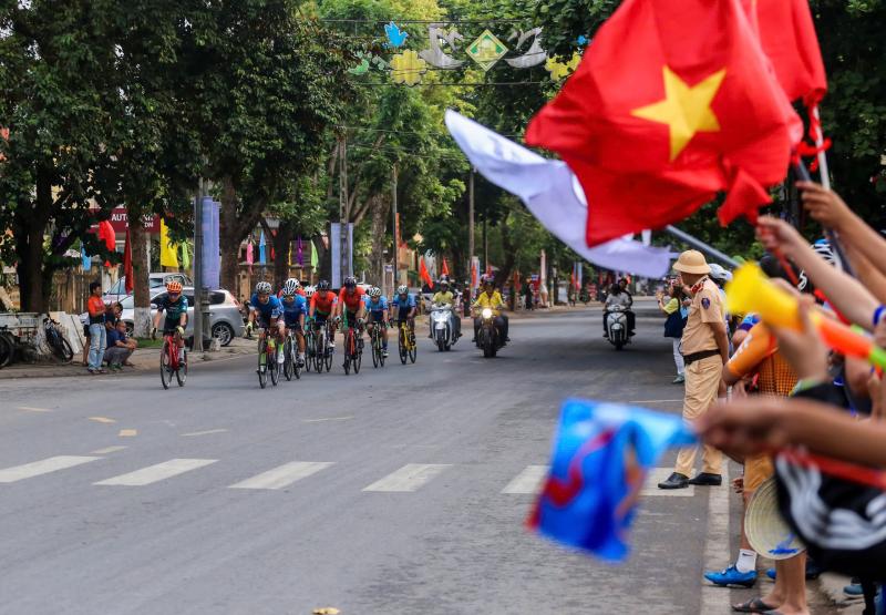 Toàn cảnh Thành cổ Quảng Trị rộn ràng nhịp bánh xe lan tỏa thông điệp hòa bình- Ảnh 5.