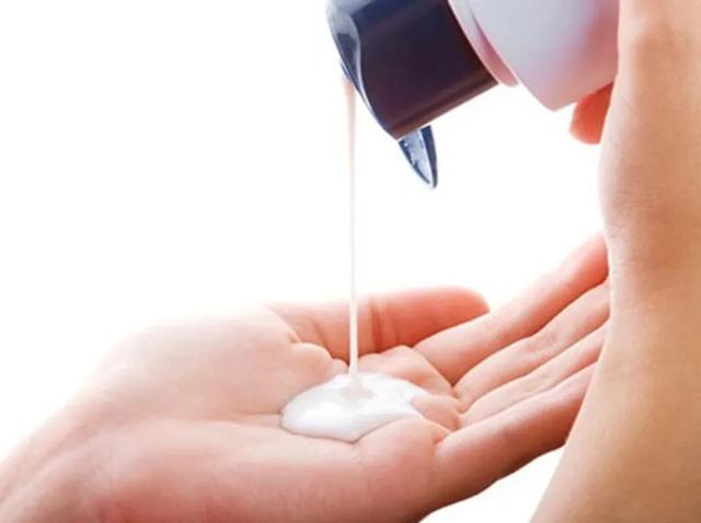 Giữa muôn vàn loại dưỡng ẩm, đâu là ‘texture chân ái’ dành cho da dầu mụn - Ảnh 4.