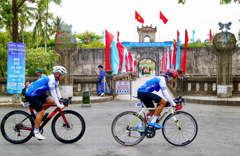 Toàn cảnh Thành cổ Quảng Trị rộn ràng nhịp bánh xe lan tỏa thông điệp hòa bình- Ảnh 20.