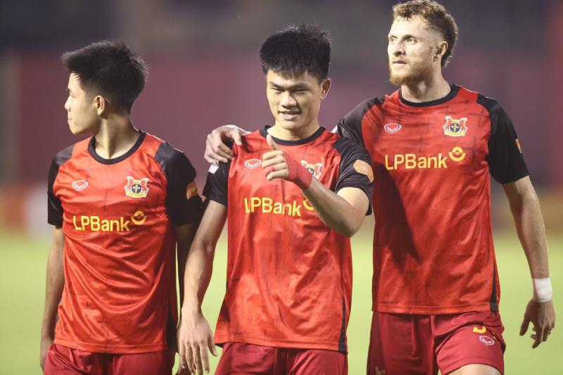 Bảng xếp hạng V-League mới nhất: Ninh Bình hồi sinh vững tốp 3, HAGL vẫn nguy cấp vì gần dưới đáy- Ảnh 2.