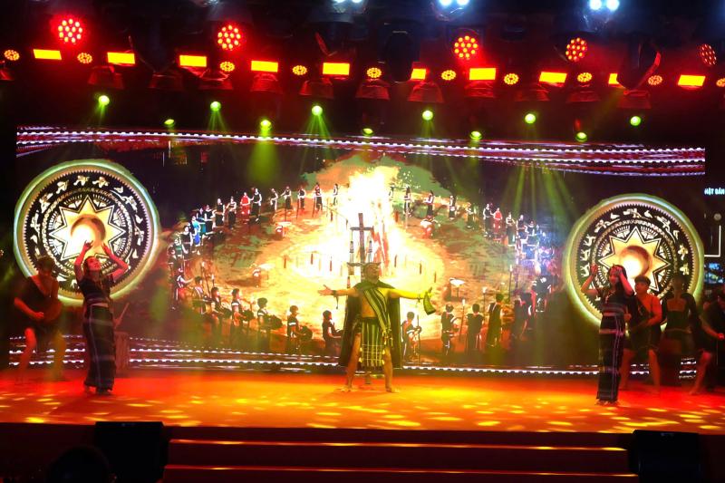 Không gian văn hóa 3 miền hội tụ tại chuỗi chương trình 'Tổ quốc bình yên' - Ảnh 3.