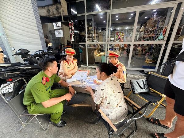 CSGT siết 'độ, chế', yêu cầu tiệm sửa xe báo tin tụ tập, chuẩn bị đua xe - Ảnh 1.