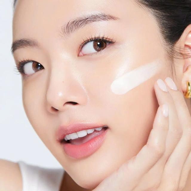 Giữa muôn vàn loại dưỡng ẩm, đâu là ‘texture chân ái’ dành cho da dầu mụn - Ảnh 6.