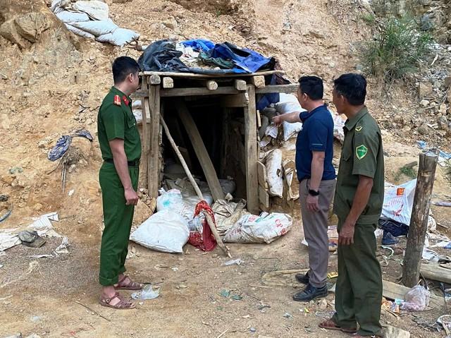 Đà Nẵng: Đột kích 'điểm nóng' khai thác vàng trái phép chỉ hoạt động vào ban đêm- Ảnh 1.