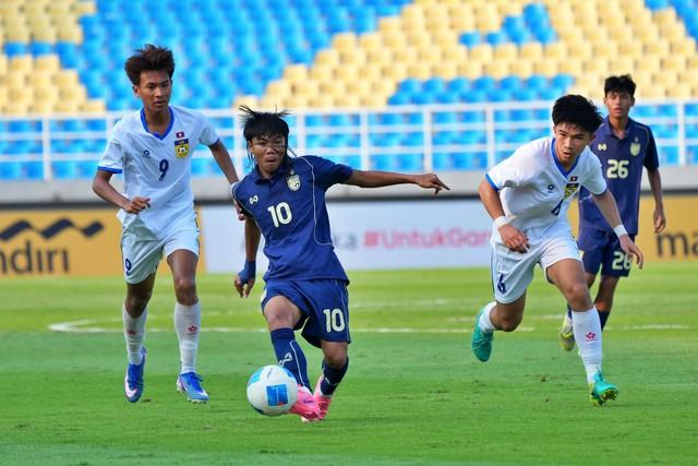 CĐV Thái Lan phản ứng mạnh sau trận thua sốc Lào, bất ngờ khen ngợi U.17 Việt Nam- Ảnh 1.