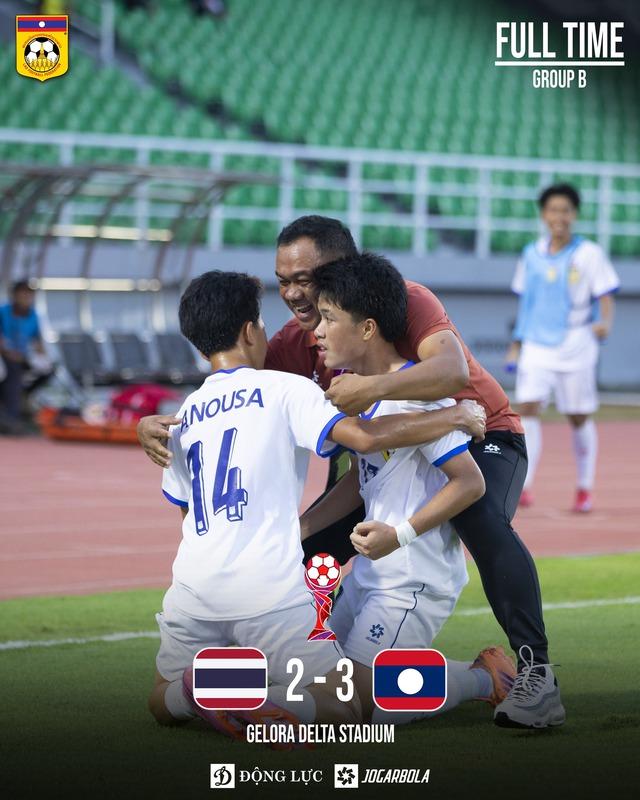 U.17 Lào ngược dòng thắng sốc loại Thái Lan: Vào bán kết với ngôi nhất bảng- Ảnh 1.