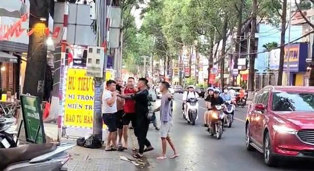 Đồng Nai: Xử lý 4 thanh niên đánh nhau giữa đường sau va chạm giao thông- Ảnh 1.