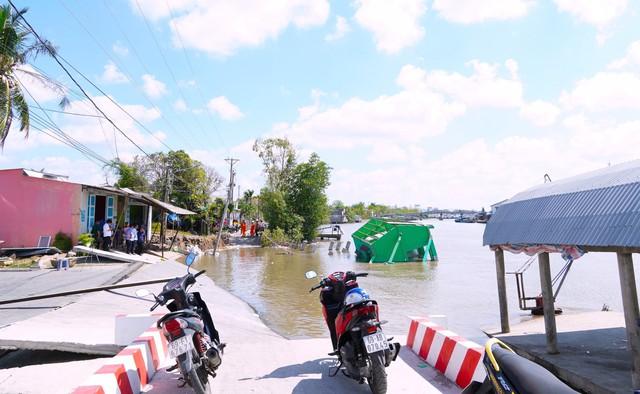 Sạt lở liên tiếp tại Cà Mau, đường sá và nhà cửa người dân nằm dưới sông- Ảnh 8.