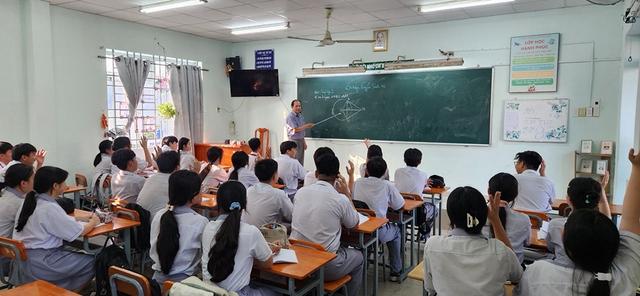 'Nước rút' ôn tập chuẩn bị thi lớp 10 - Ảnh 1.