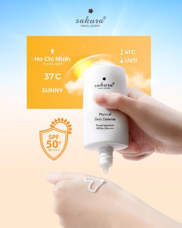Nắng 40 độ đổ mồ hôi: 5 kem chống nắng không trôi, đi biển không cháy da- Ảnh 2.