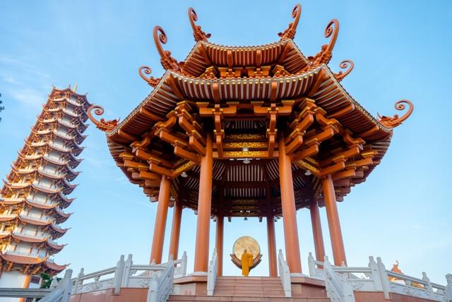 Đồng Nai lên thành phố, chùa đồng loạt cử chuông trống bát nhã cầu an ngày 30.4 - Ảnh 1.