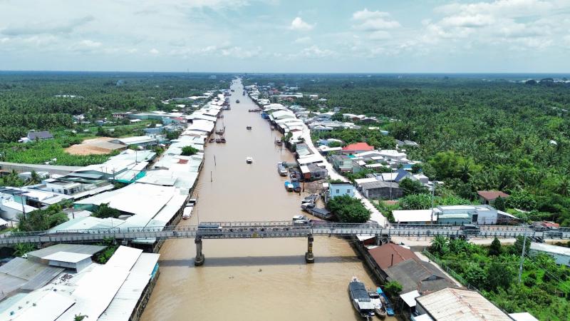 Những phụ nữ giữ nghề dệt chỉ xơ dừa giữa nắng gió sông Thơm - Ảnh 1.