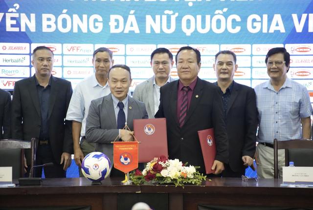 Lý do đội tuyển nữ Việt Nam không dùng thầy ngoại như đội nam, VFF nói rằng...- Ảnh 1.