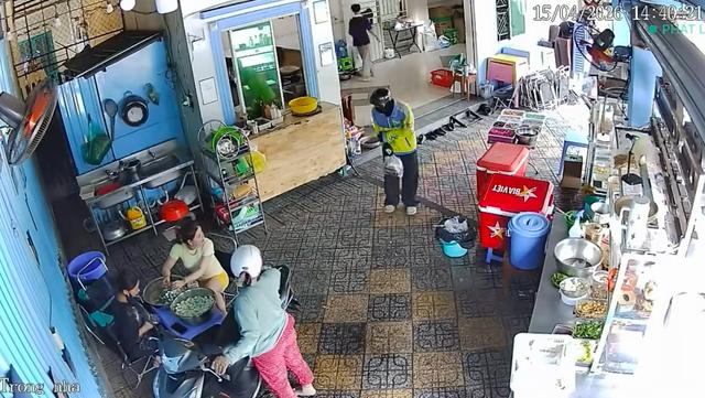 Chủ quán trà sữa làm lại đơn miễn phí cho shipper bị quẹt xe làm đổ hàng - Ảnh 1.