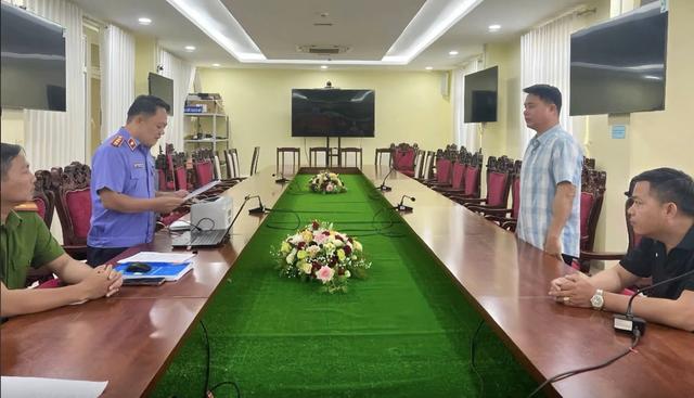 Khởi tố Phó viện trưởng và kiểm sát viên vụ nữ sinh tử vong ở Vĩnh Long - Ảnh 2.