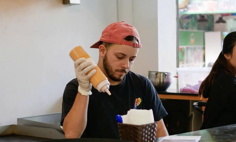 Chàng trai Pháp làm chủ 5 tiệm bánh tacos ở Việt Nam, xem TP.HCM là nhà - Ảnh 1.