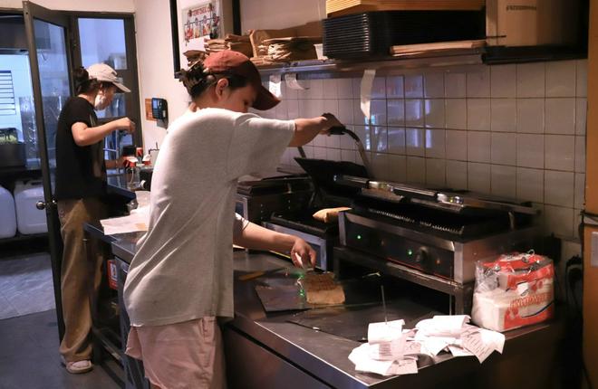 Chàng trai Pháp làm chủ 5 tiệm bánh tacos ở Việt Nam, xem TP.HCM là nhà - Ảnh 4.