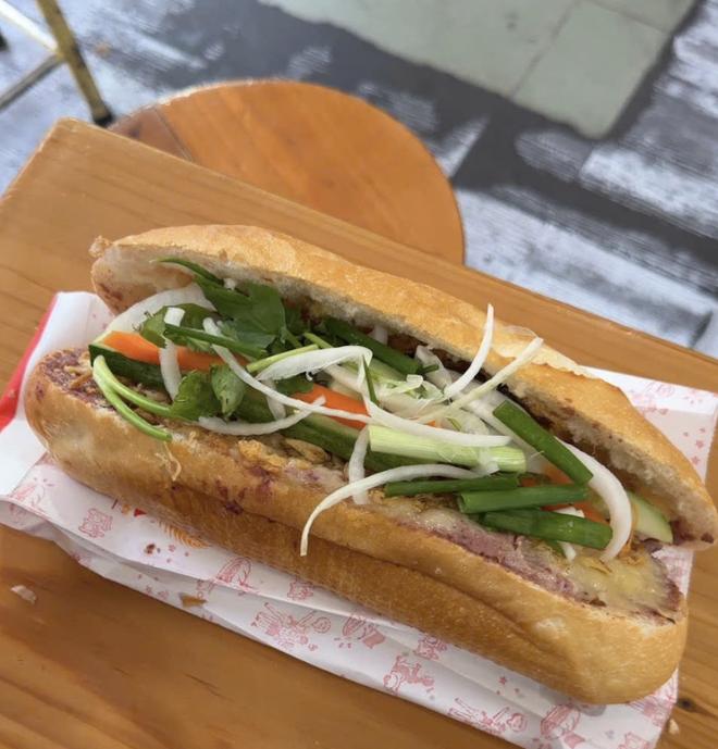 Xe bánh mì thịt nướng ngon nhất thế giới ở trung tâm TP.HCM, giờ ra sao? - Ảnh 6.