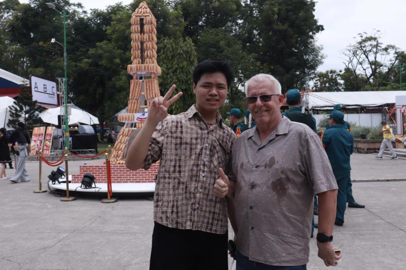 Lễ hội bánh mì ở trung tâm TP.HCM: Khách Tây ghé ăn nói điều bất ngờ - Ảnh 3.